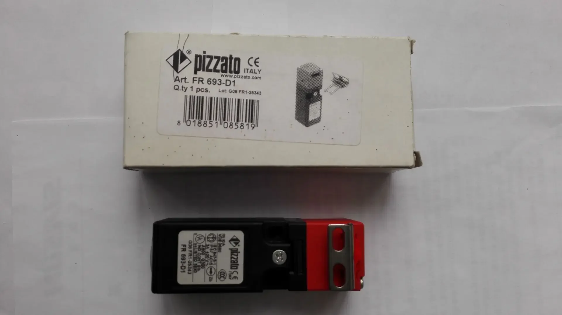 New original Pizzato restricted switch FR 693-D1