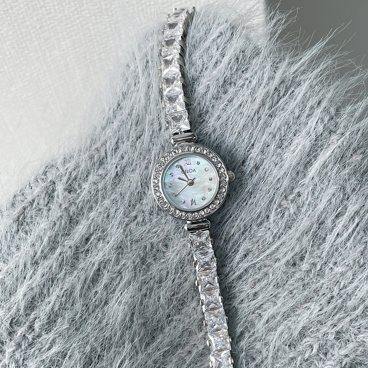 CILOA-Women Round Shell Dial Quartz Watch Silver Tone Rhinestone Bezel Thin Crystal Bracelet Ladies Wristwatch-769