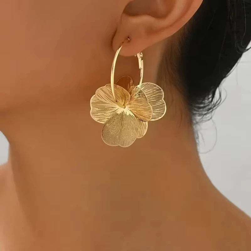 Pendientes colgantes de mariposa y flor exquisitos, aretes vintage dorados, accesorios de moda para boda y fiesta 3