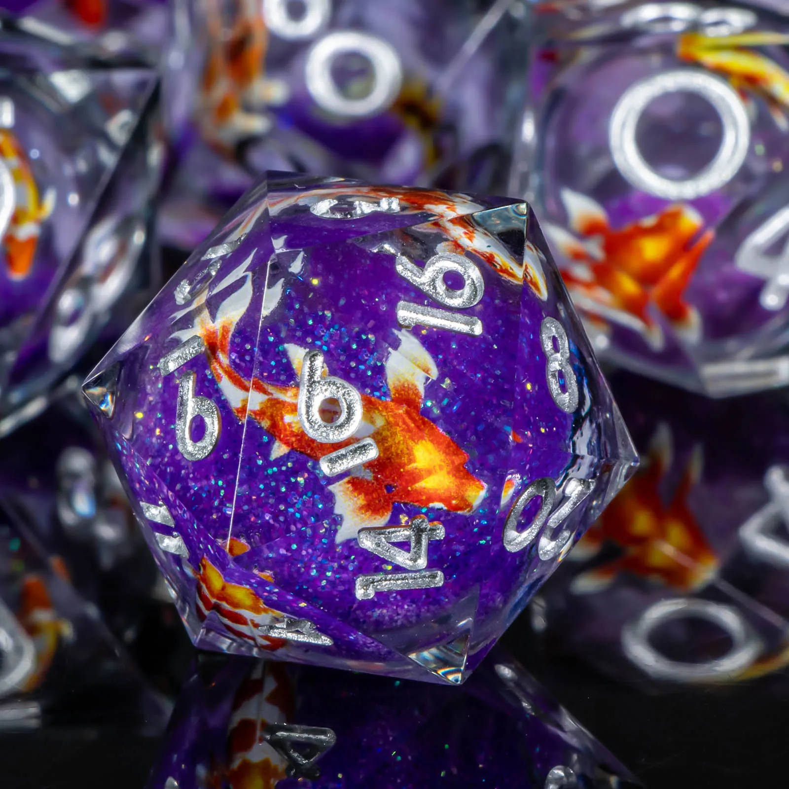 

Liquid Core Koi Fish Dice Set DND, 7Pcs Sharp Edge Resin Role Playing D&D Dice, Ocean D and D D20 D12 D10 D8 D6 D4 Dice