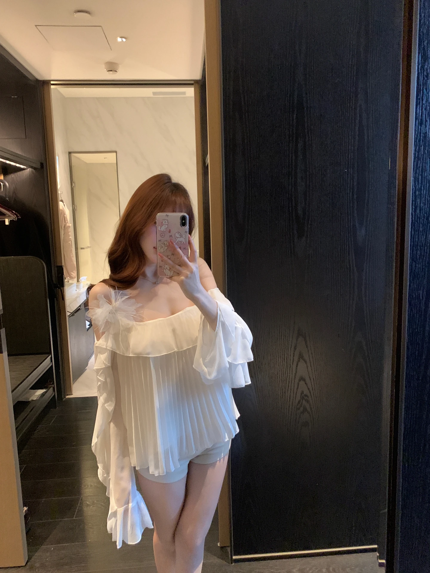 

M900 Women's Chiffon irt 2026 New One-oulder Flared Sve Pleated Design Unique Personali Top Loose Fit Spring Season