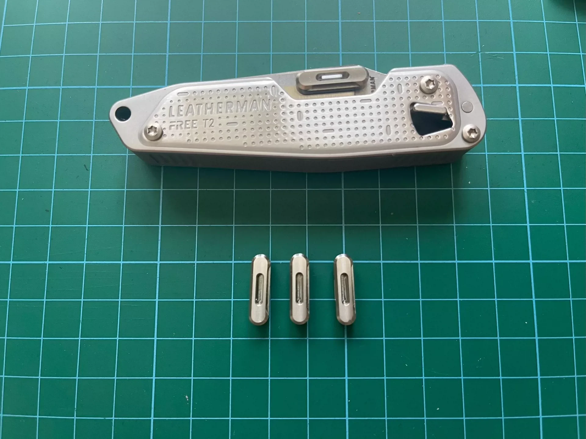For Leatherman FREE T2/T4, Thumb Stud & Tritium Slot Combo, 303 SS, Dual-Function Upgrade, Main Blade Position, No Modification