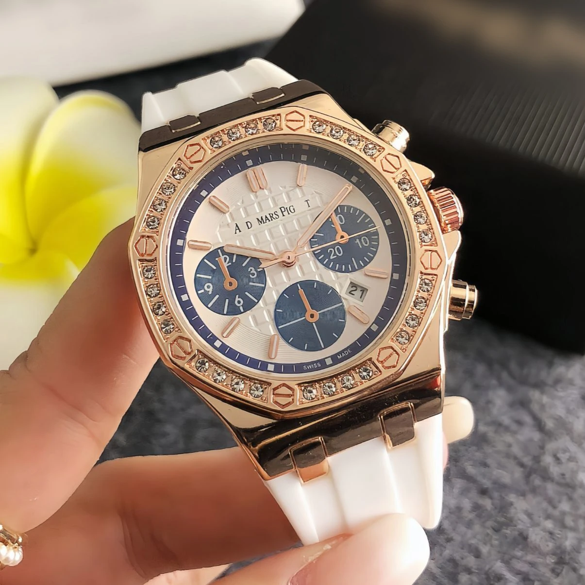 

2026 Model of High-end Luxury Ladies' Wristwatch with European Style, Featuring Calendar Function. 38mm Large-sized Dial, Suitable for Fashionable Men's Business and Sports Wristwatches. Versatile Couple's Wristwatch.