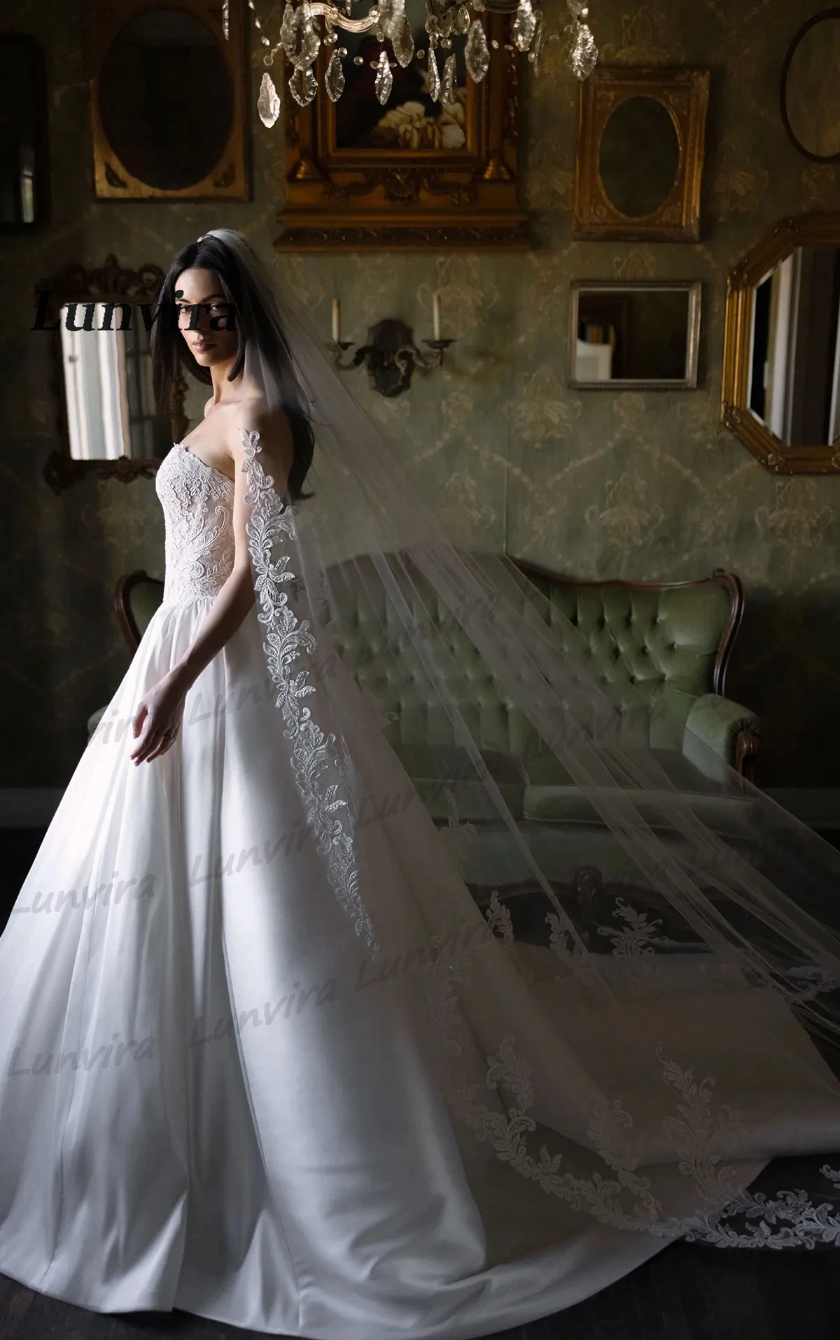 Lunvira Stylish Strapless Wedding Dress Lace Appliques Sleeveless Satin A-line Pleat Court Train Robe De Mariee Customized