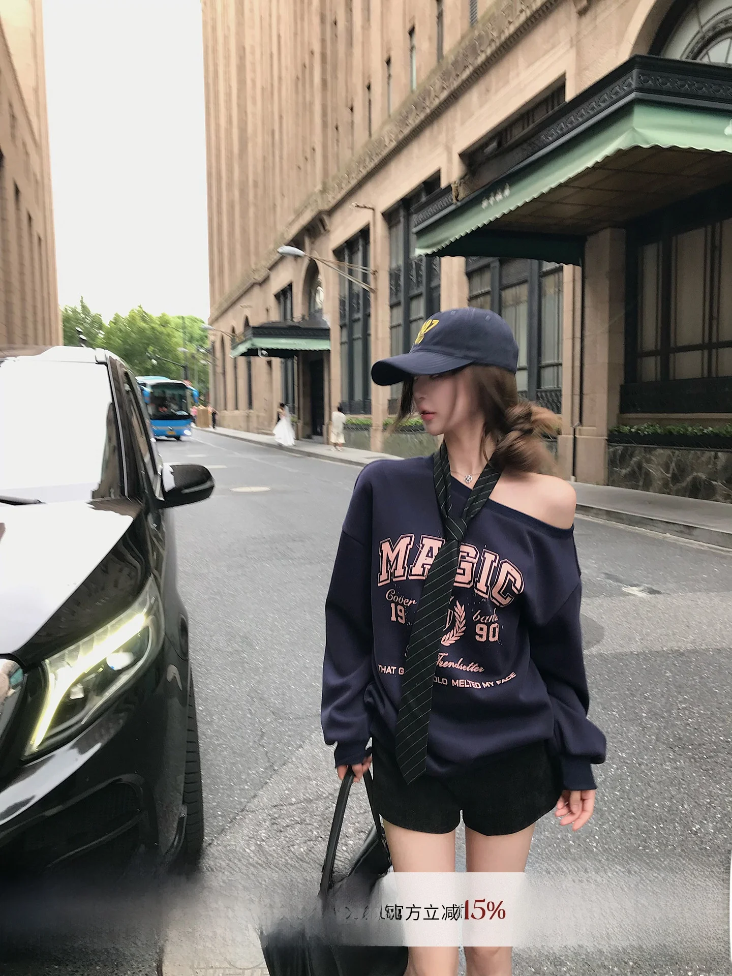 

Американский вязаный свитшот с открытыми плечами для женщин, свободный крой, с буквенным принтом, весенний, повседневный, удобный, из смесового хлопка и полиэстера