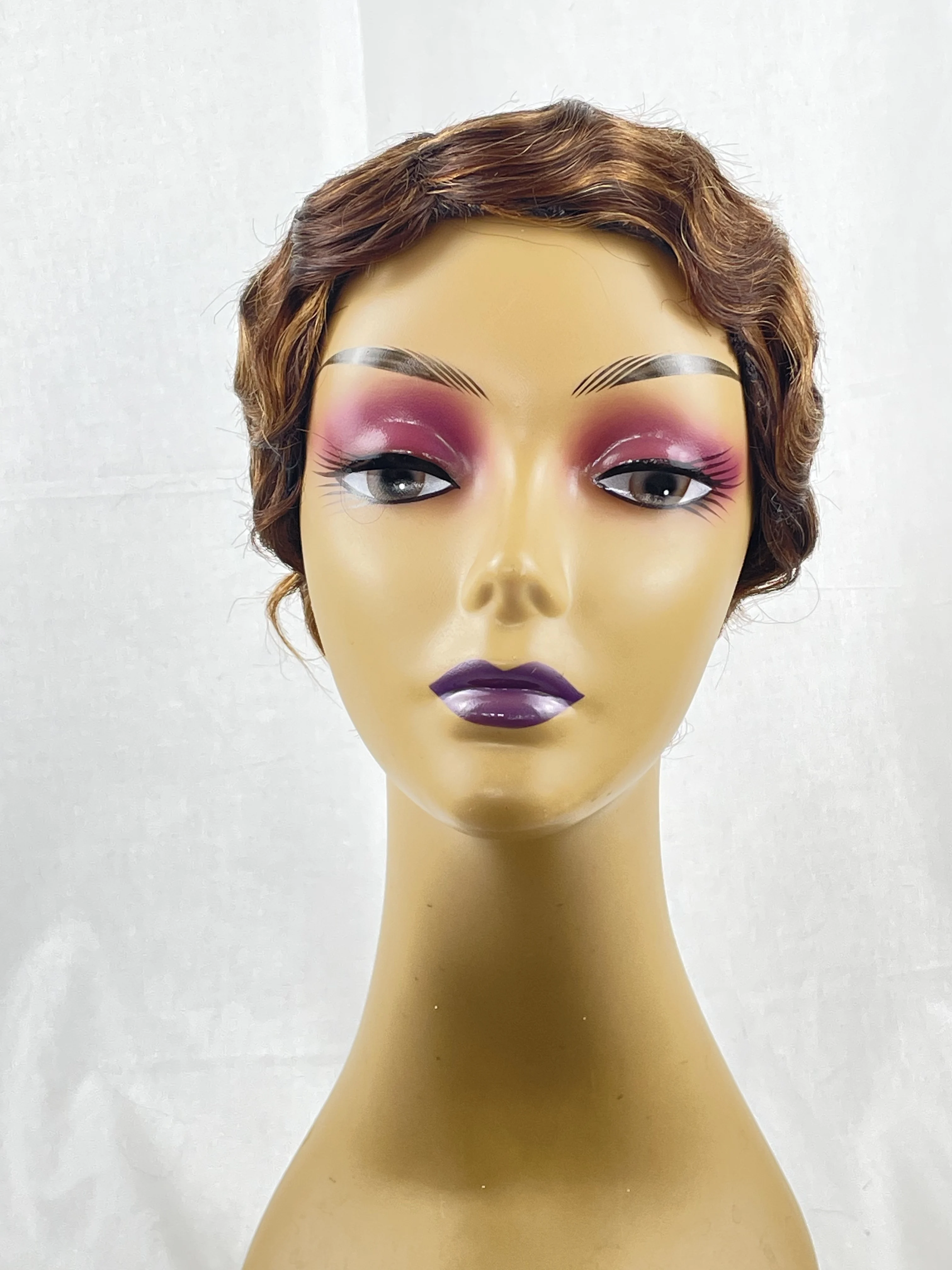 짧은 픽시컷 가발 100% 인모 가발 핑거 오션 웨이브 가발 기계 제작 가발 금색과 갈색