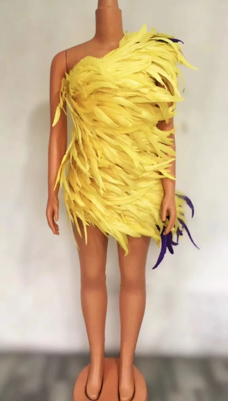 

Yellow One-Shoulder Slim-Fit Short Bag HipFeather Dress Catwalk Brown Sugar PartyHigh-End Costume