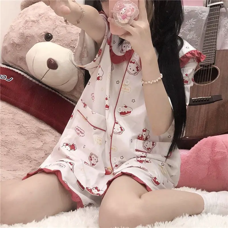 Sanrio Hello Kitty piyama imut kerah boneka kartun baru musim panas piyama wanita lengan pendek celana pendek bisa dipakai di luar pakaian santai