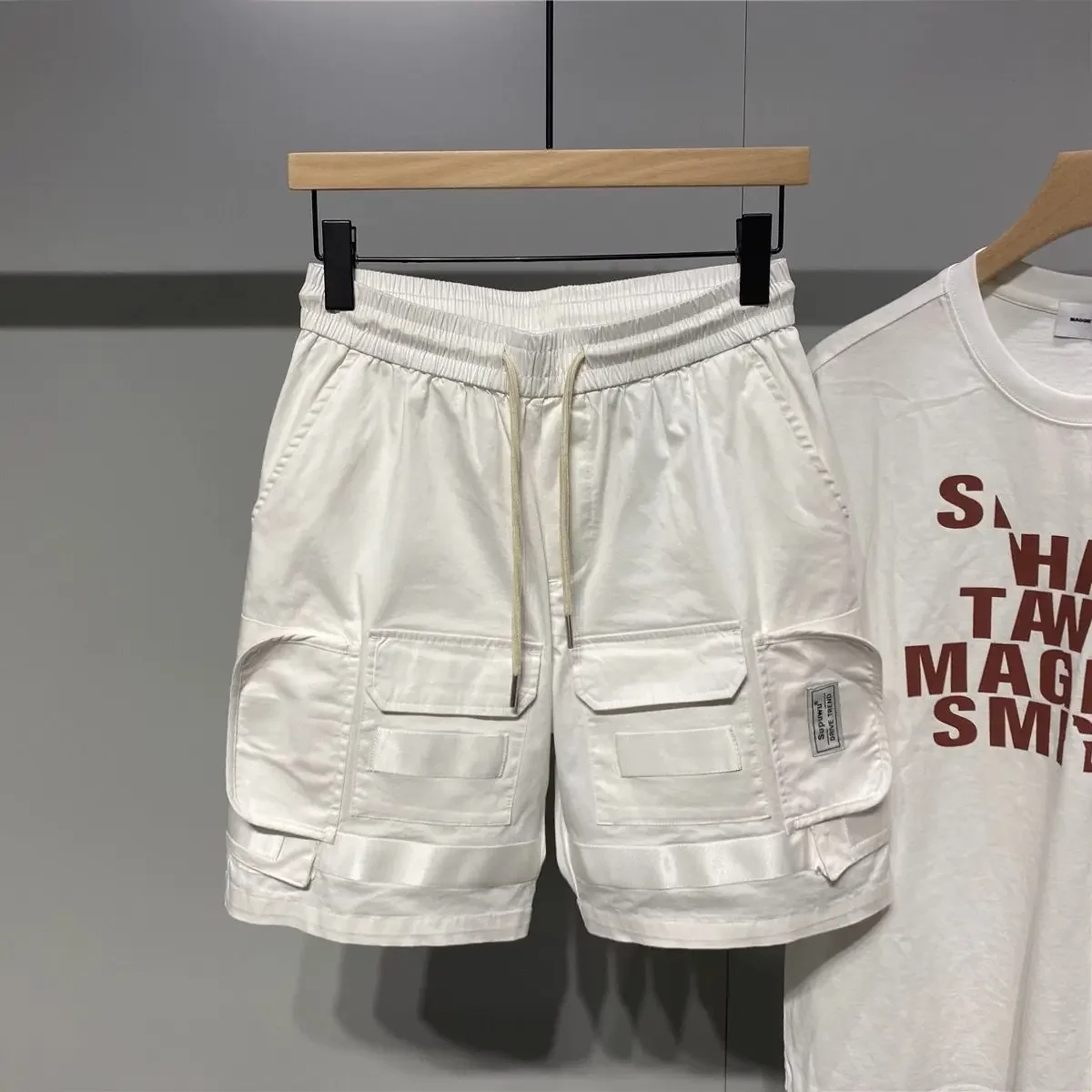 

Мужские шорты-карго с несколькими карманами и широкими шнурками, свободные мешковатые короткие брюки для мужчин, однотонная эластичная талия, популярная новинка в стиле Харадзюку