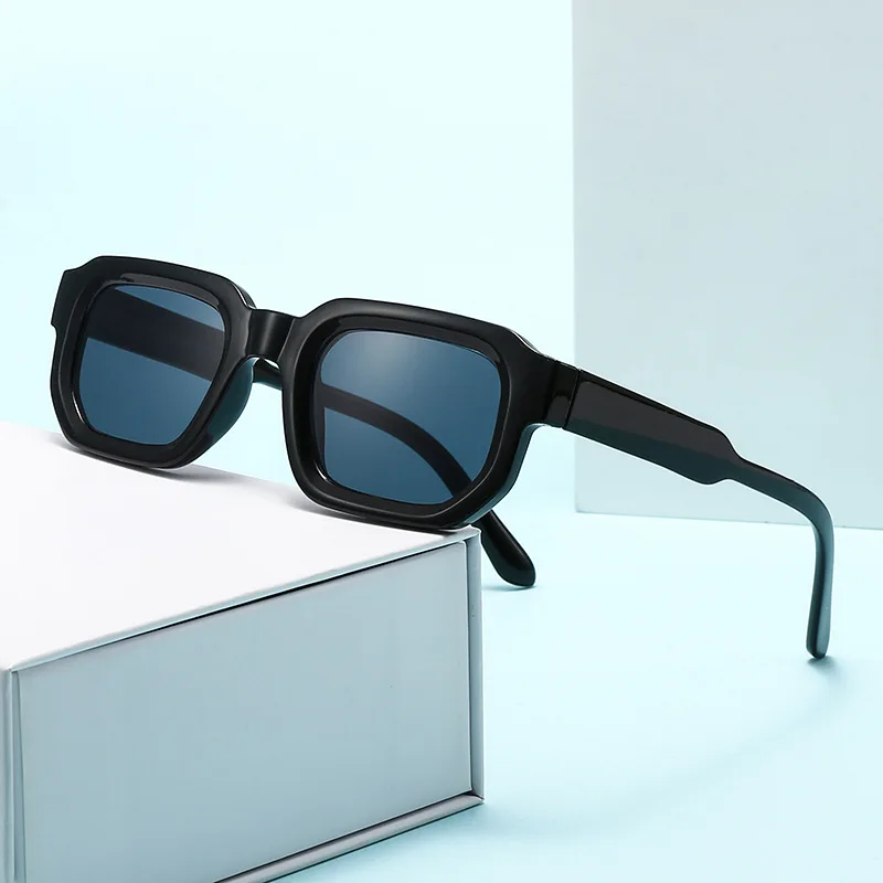 

2026 Vintage Square Sunglasses Minimalist High-end Unisex UV400 Anti-UV Outdoor Fashion Eyewear for Men Women