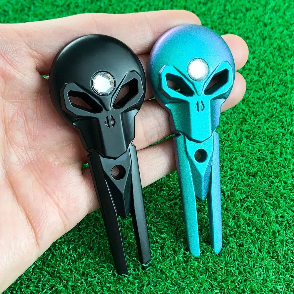 New Creative Golf Stereo Skull Head Green Fork Repair Magnetic Marker Golf Accessories Golf Practice Accessories