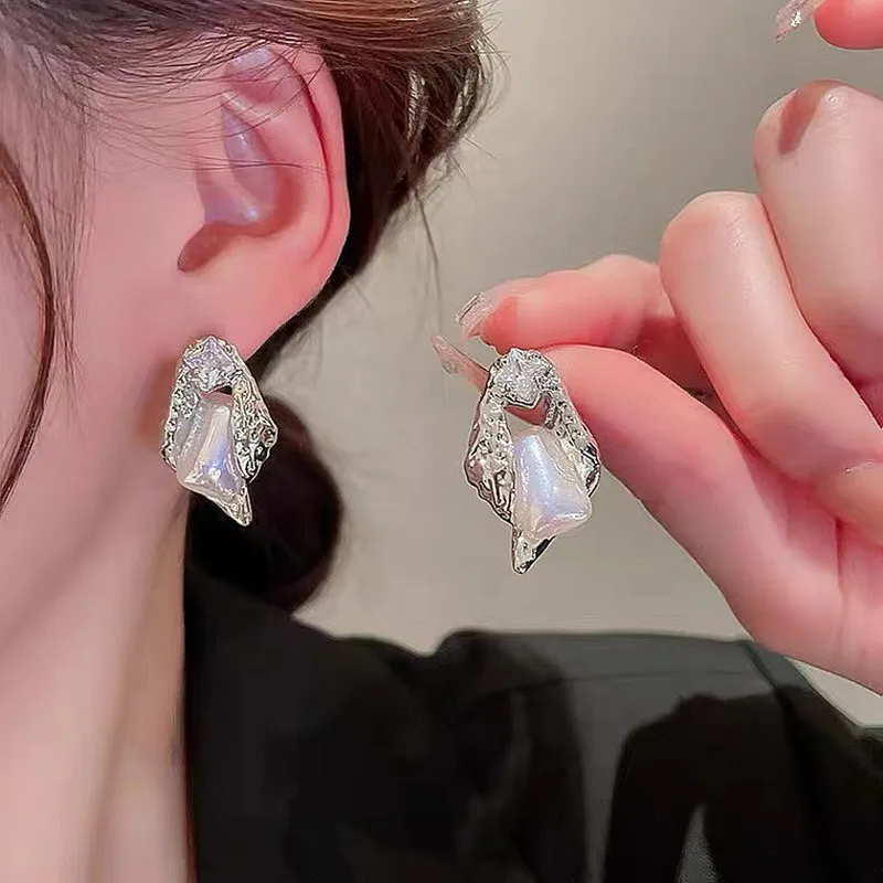 

Trendy Irregular Zircon Pearl Pendant Earrings For Women Special-shaped Design Alloy Metal Earrings Fashion Jewelry Lady Gifts