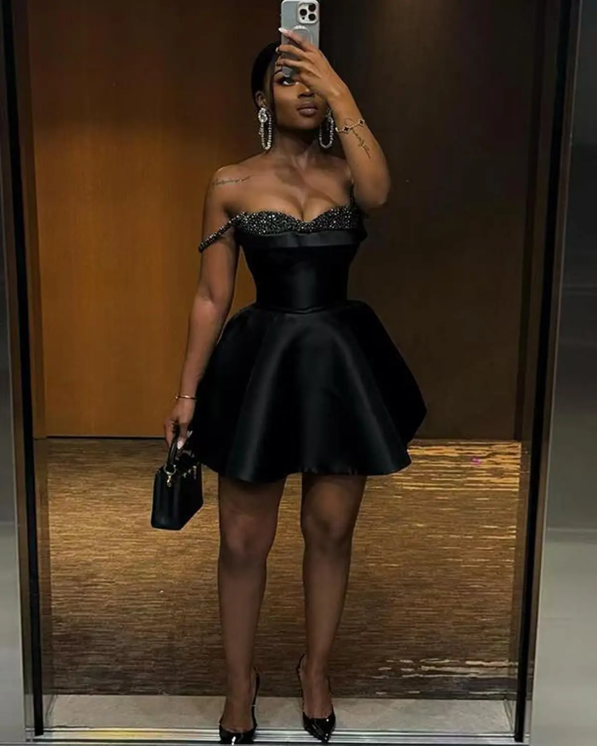 Vestido de fiesta corto de satén para mujer, vestido de cóctel con cuentas y hombros descubiertos, minivestido de fiesta de moda para adolescentes, 2025