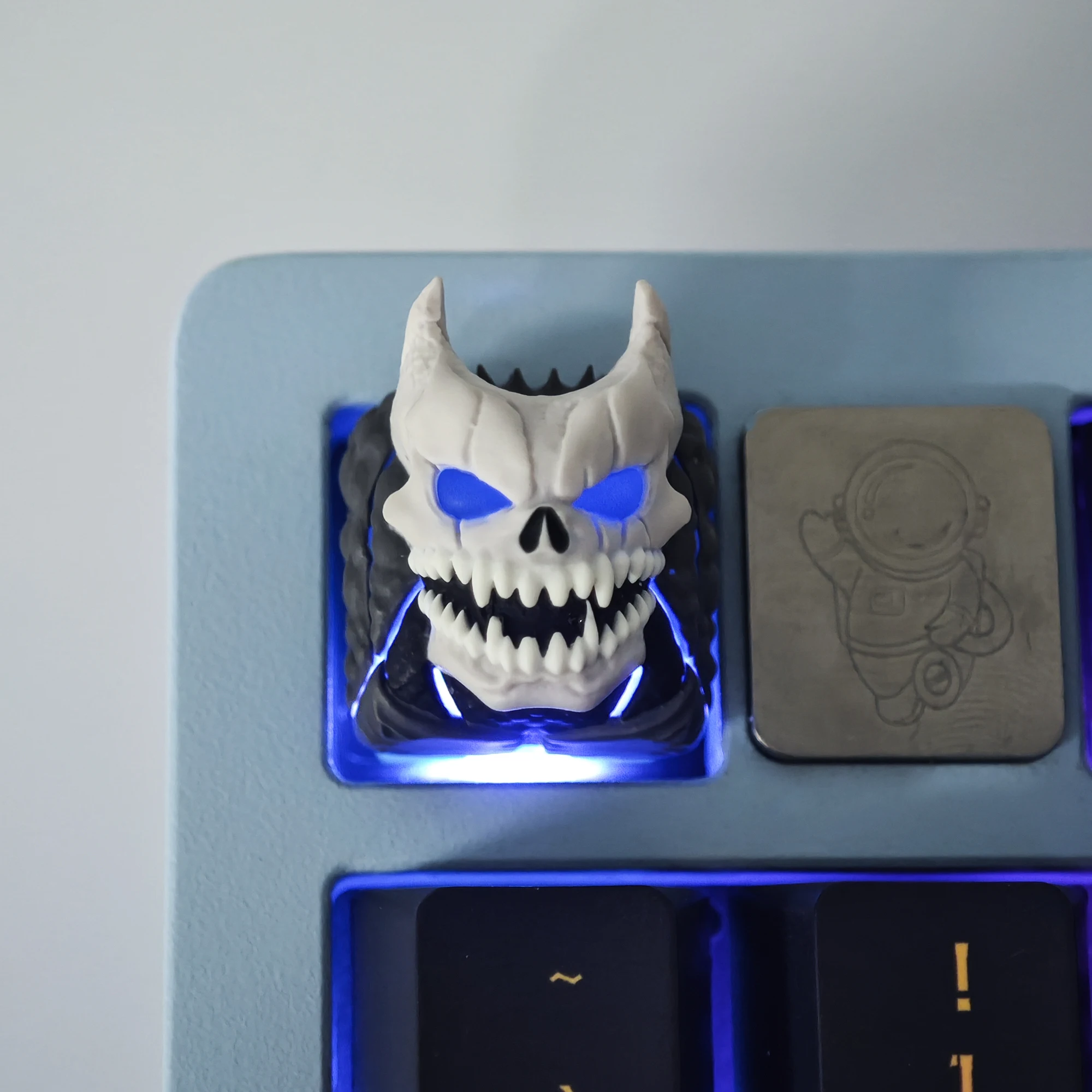 Monster No. 8. nasadek klawiszy Novelty Artisan Podświetlana żywica Personalizacja Mechaniczna nasadka klawiszy do akcesoriów do klawiatury mechanicznej — zdjęcie produktu 6