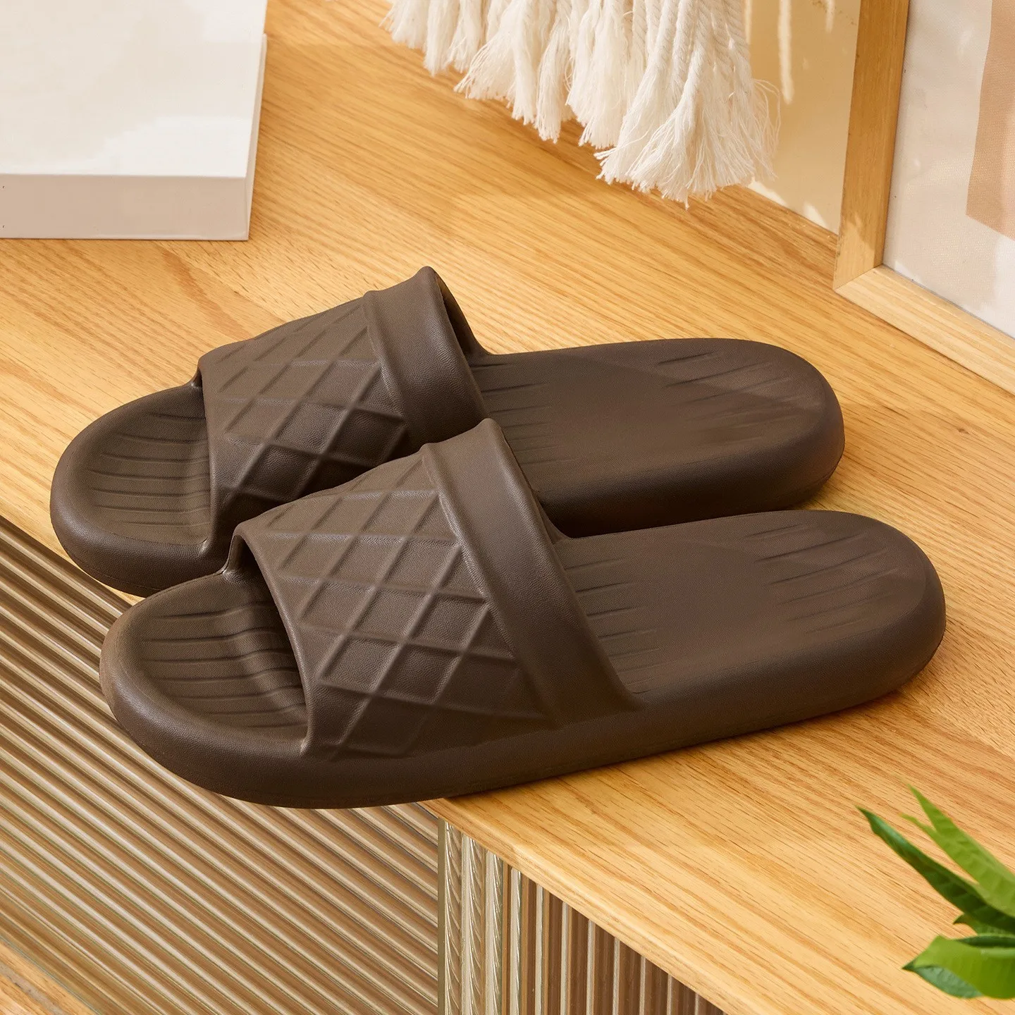 

Мужские летние тапочки, легкие мягкие шлепанцы из ЭВА, женские домашние тапочки, парные нескользящие тапочки для ванной, пляжные сандалии, домашняя обувь для душа