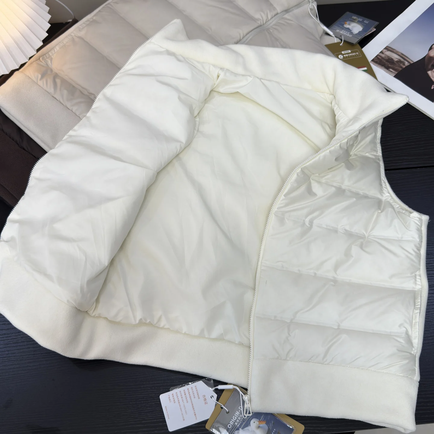 

Легкий тонкий белый утиный пуховый воротник-стойка Fce лоскутный многослойный жилет осенне-зимний жилет для поездок на работу Sle обычной длины