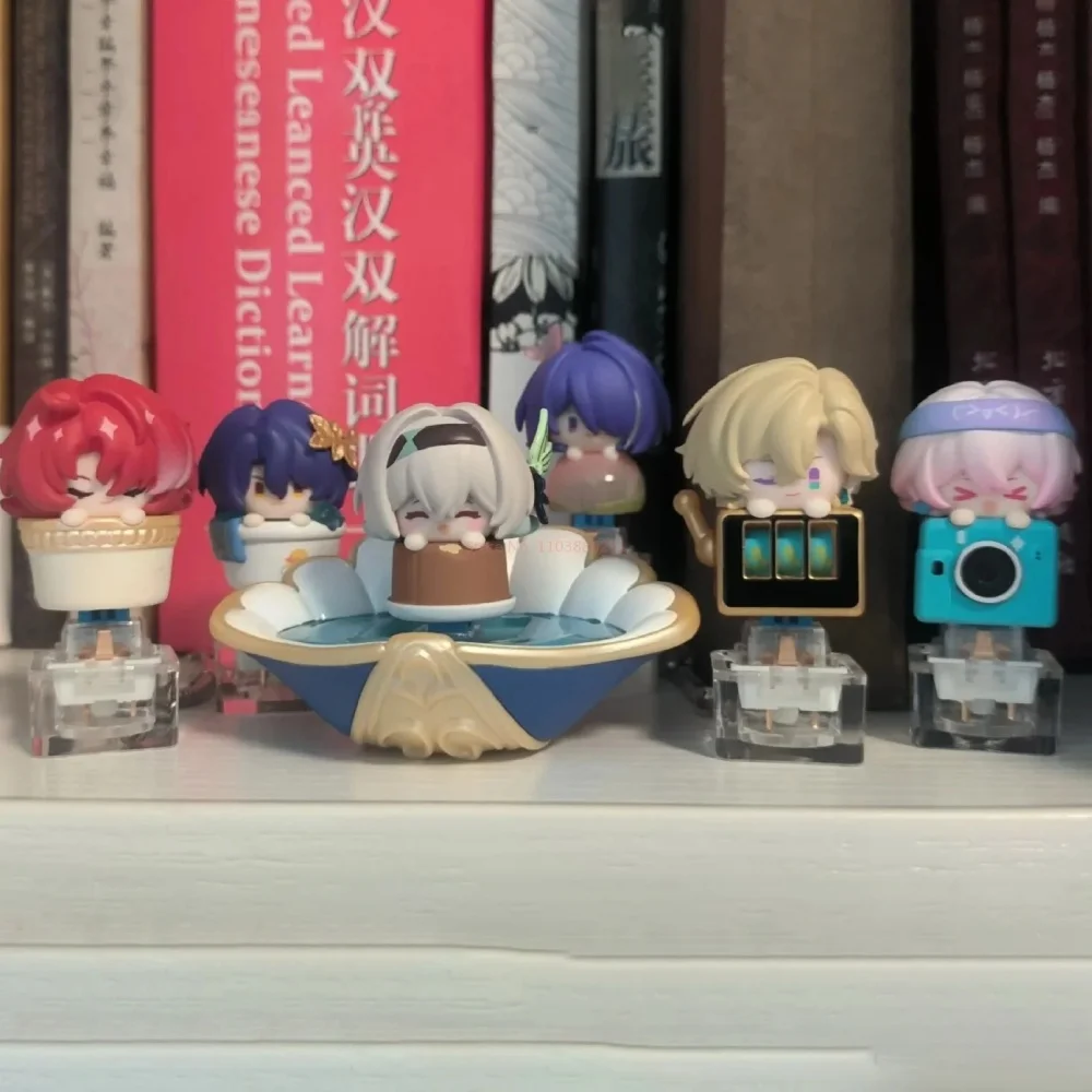 คีย์แคป Mihoyo v2 ของแท้ Honkai Star Rail ฟิกเกอร์แบบซ้อนได้ ของเล่นกล่องสุ่มสุดฮิต ของตกแต่งโต๊ะทำงาน ของขวัญ ของประดับ