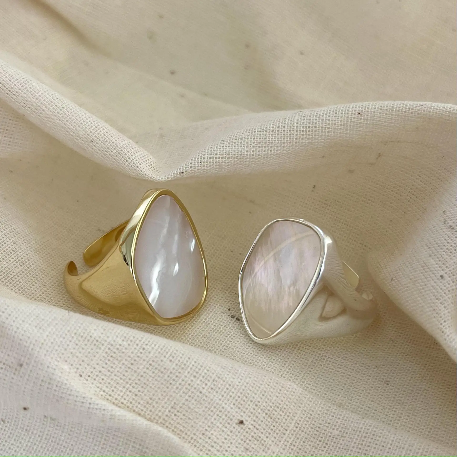 2023 Elegant White Shell Rings Gold Plated Mother Of Pearl Ring For Women Wedding Party Jewelry Accessories Gift