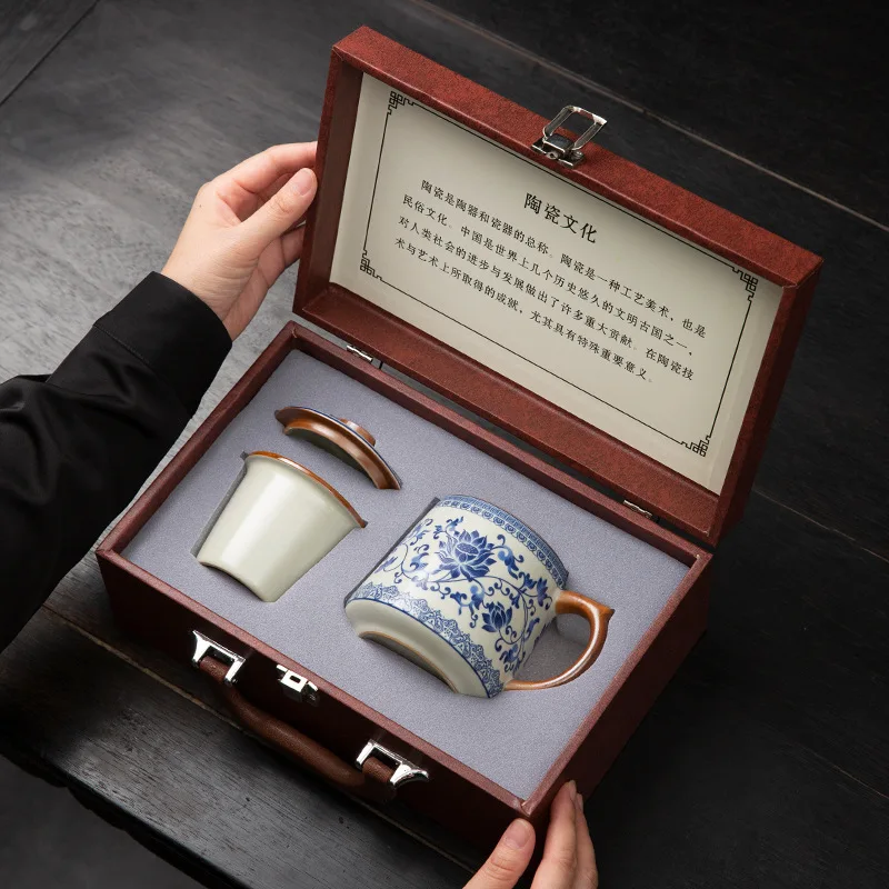 

Подарочный набор ко Дню учителя: элитная практичная кружка-термос для кофе из керамики, 500 мл, для учителей и наставников