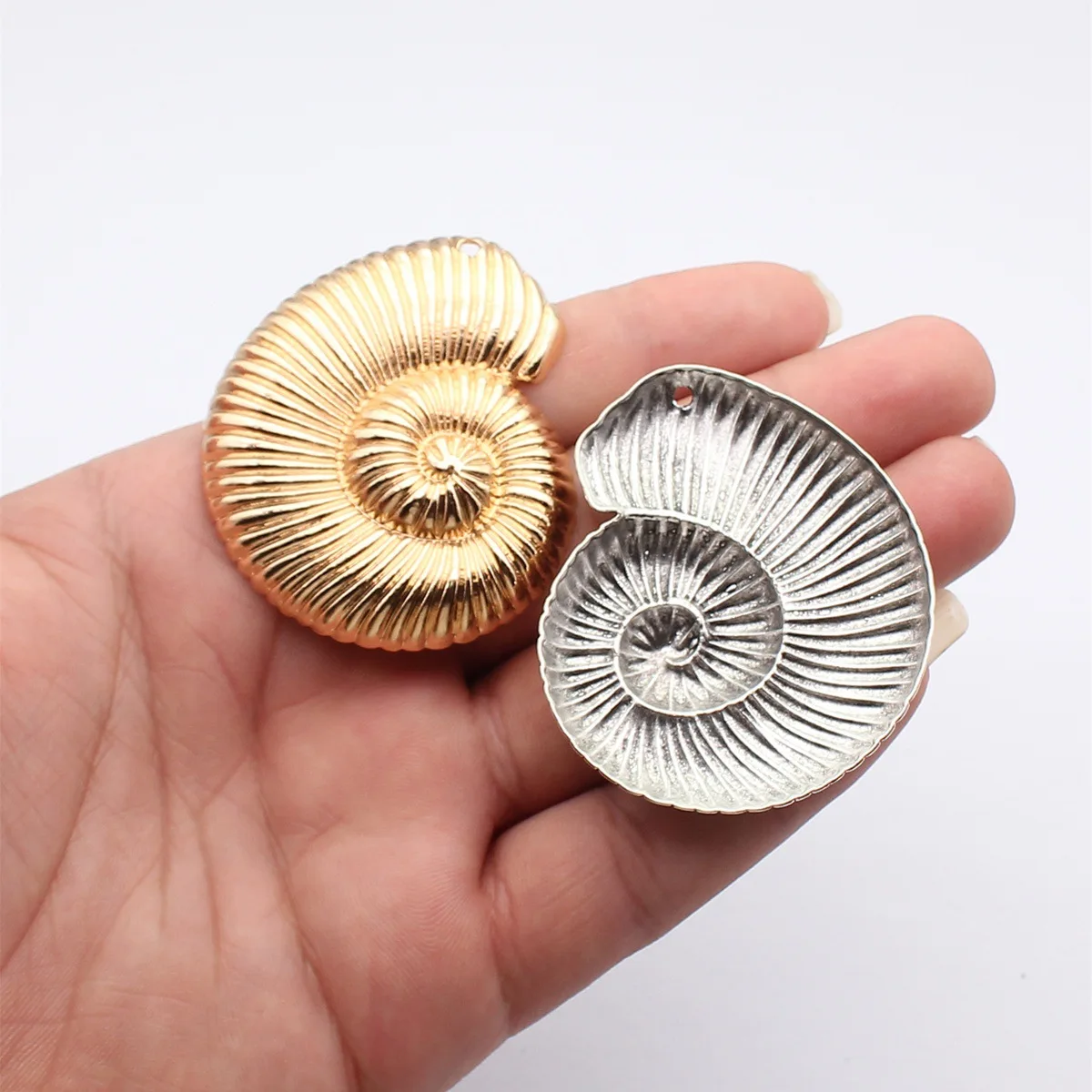 Wholesale Conch Seashell Charms Pendant Beach Bohemian Charm Pendant For Women Girls Jewelry Gift Handmade Craft Supplies