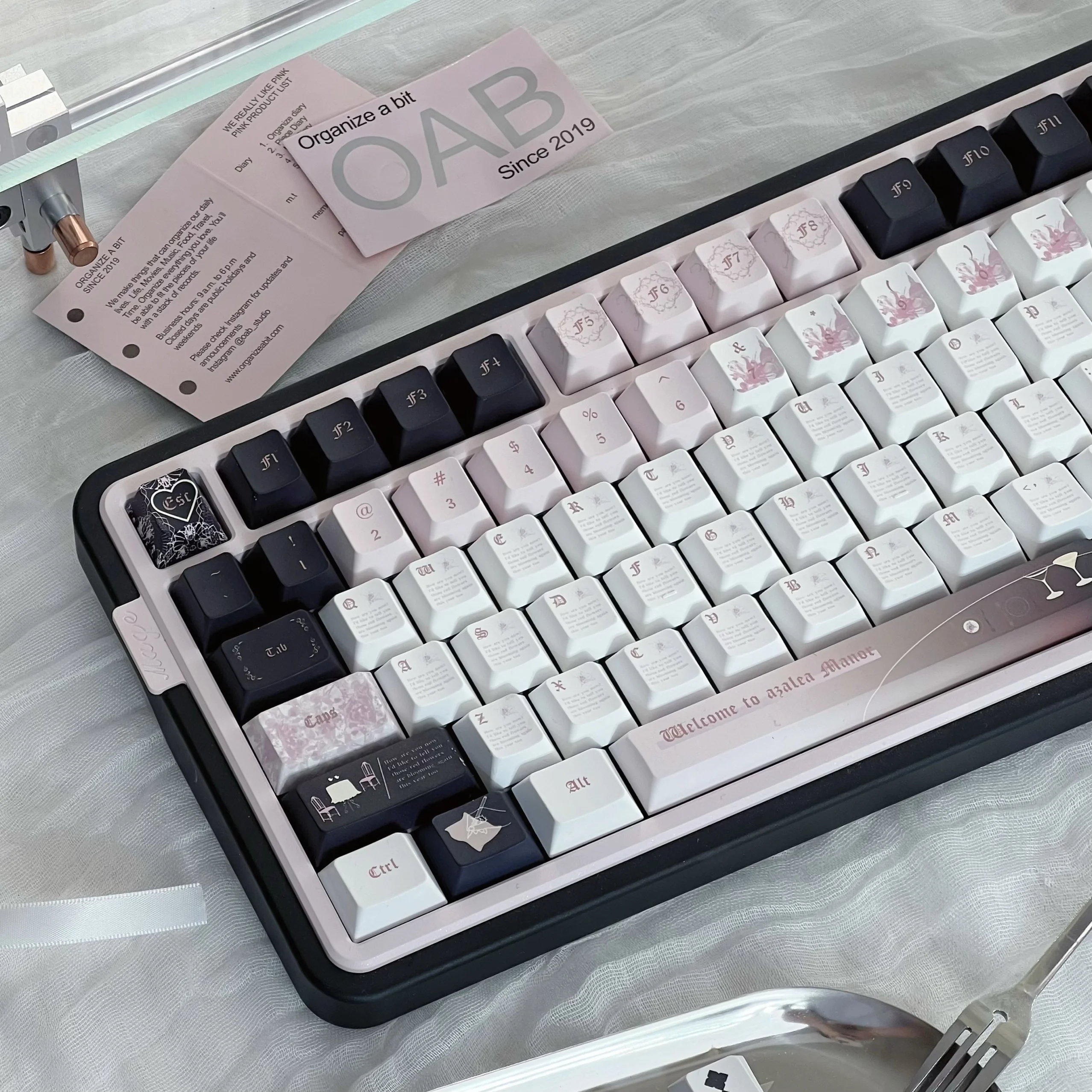 

Flower language keycap customized personality original black powder simple new original pbt hot sublimation simple magnetic axis