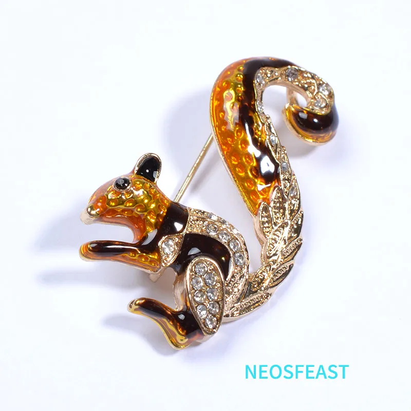 Vintage Jewelry Painted Squirrel brooches Rhinestone pins Delicate Brooches Women Party Corsage Overcoat Accessory Elegant Pin