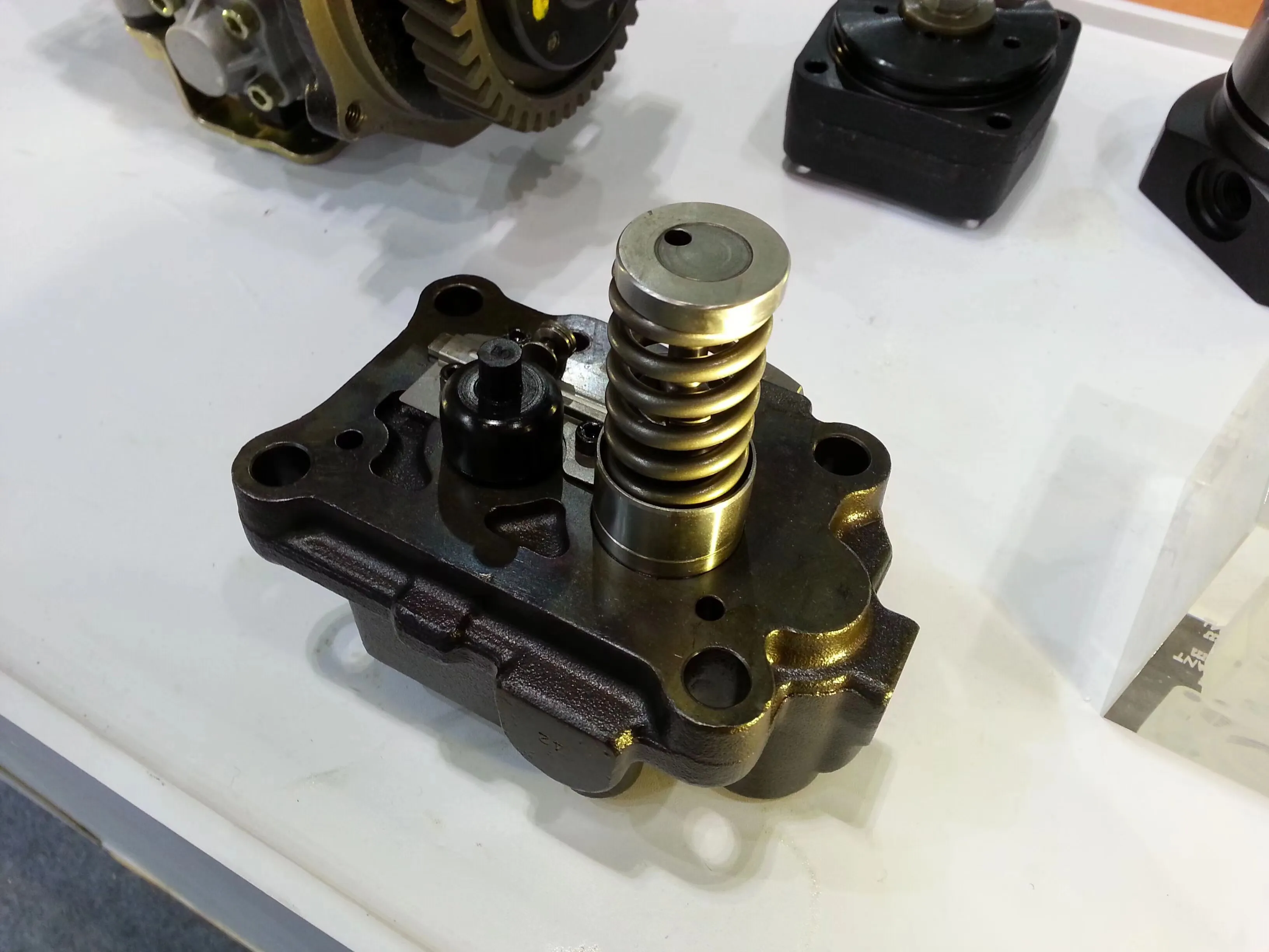 129935-51740 129935-51741 مضخة حقن الوقود رئيس الدوار ل Yanmar حفار ViO40 ViO50 ViO55 ViO75 المحرك 4TNV98 4TNV98T 4TNV94L