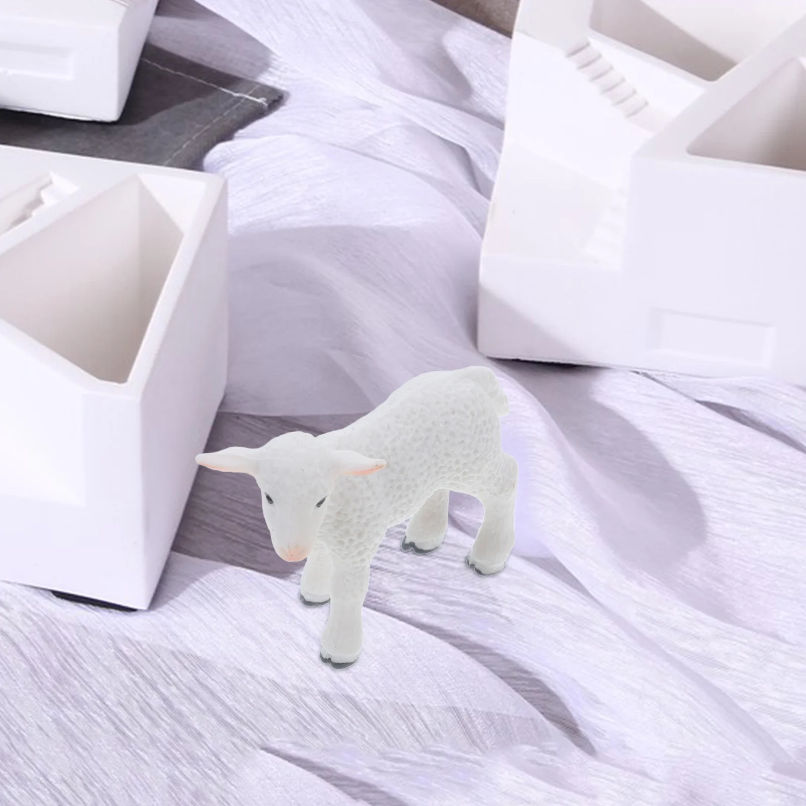 

2pcs Lamb Shaped Handicrafts White Plastic Artware For Garden Lawn Decorative Figurines Desktop Ornaments Household Furnishing