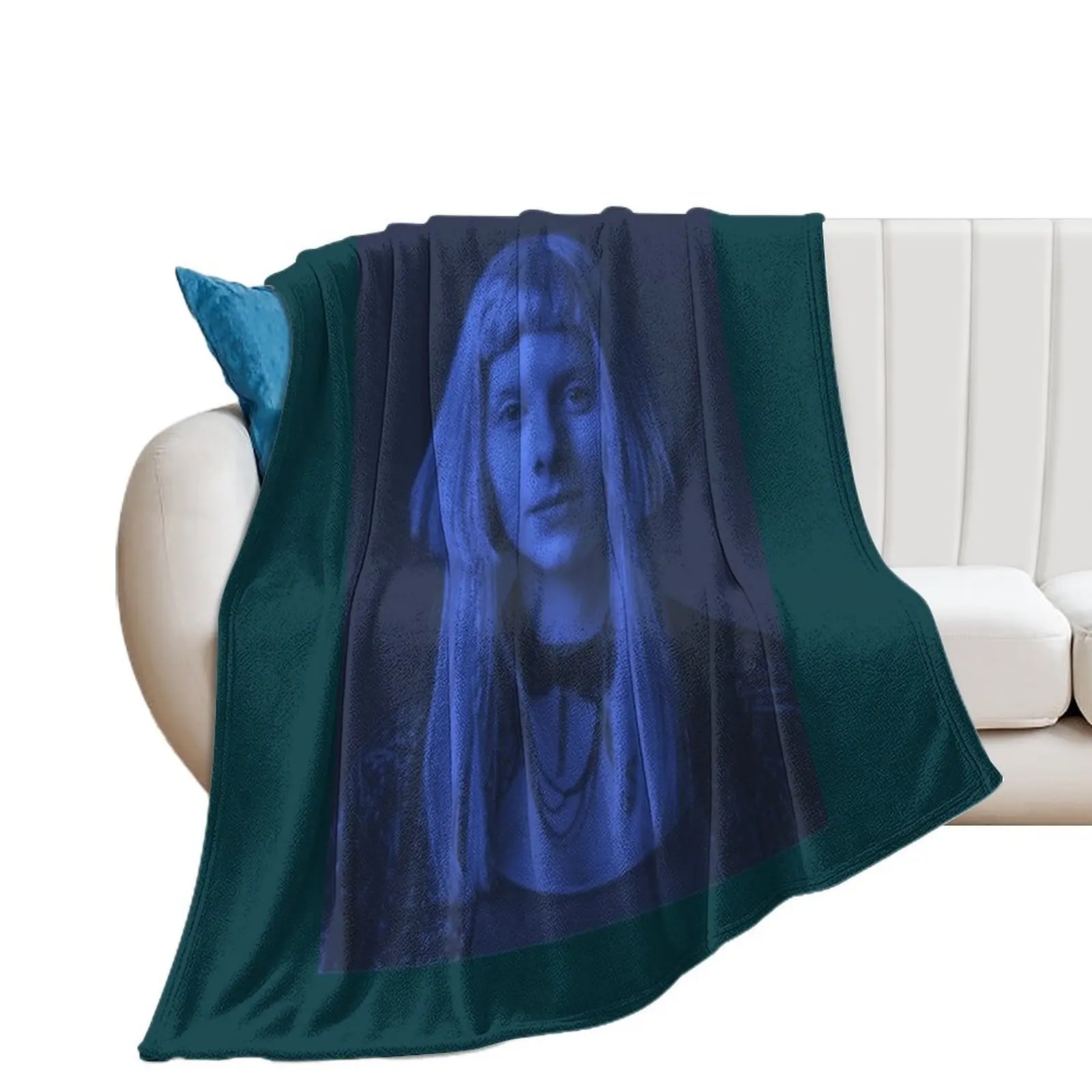 Aurora Aksnes Classic Essential Throw Blanket manga Sofas Blankets