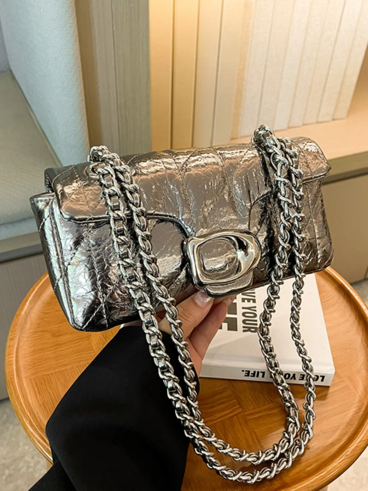 Trendy Chain Strap Women's Bag 2024 New Simple Fashion Lock Buckle High Quality Diagonal Small Square Bag for Universal Use