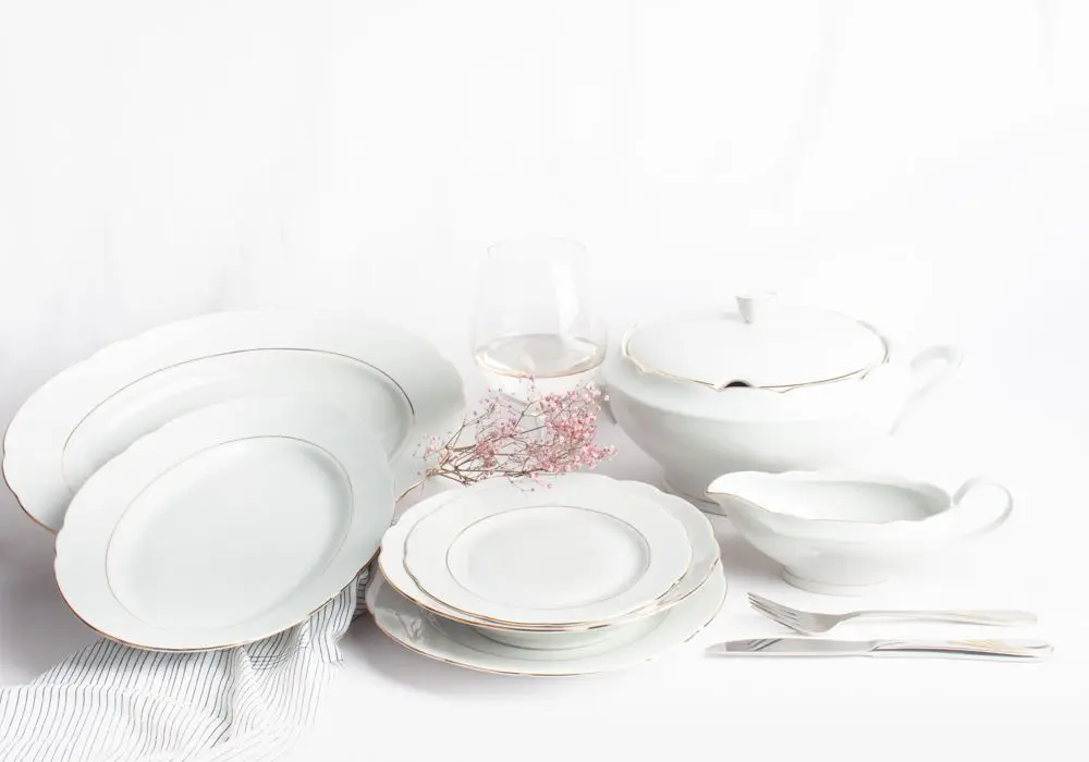 Gold-edged white porcelain tableware for 6 people | Sena tableware