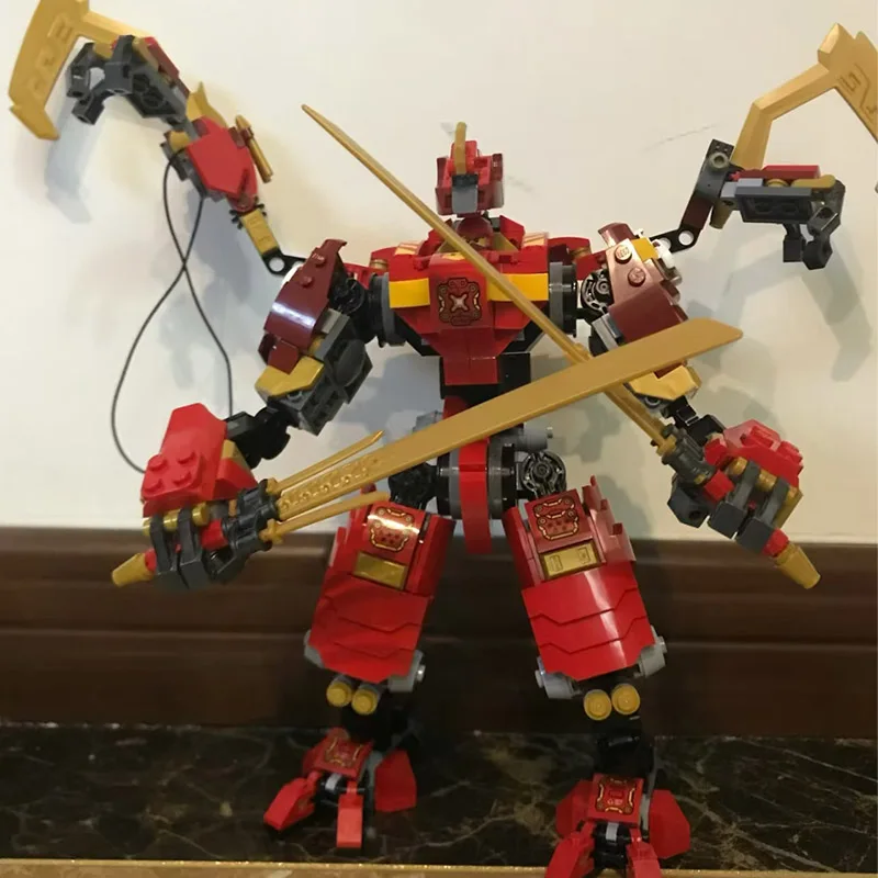 

623PCS Ninja Series Red Dual Climber Blade Mech Robot Model Collection For Friend Party Christmas Ornaments Adult Gifts