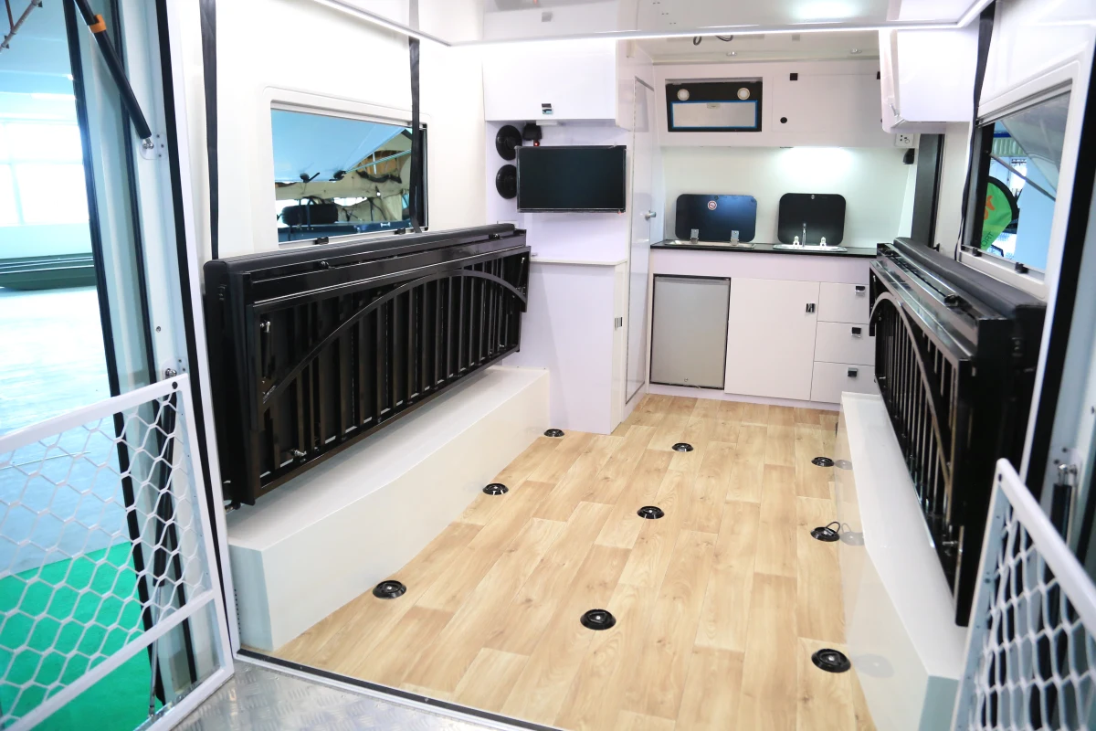 جودة عالية OEM مخصصة 12FT RV لعبة قافلة للطرق الوعرة مع سرير رفع