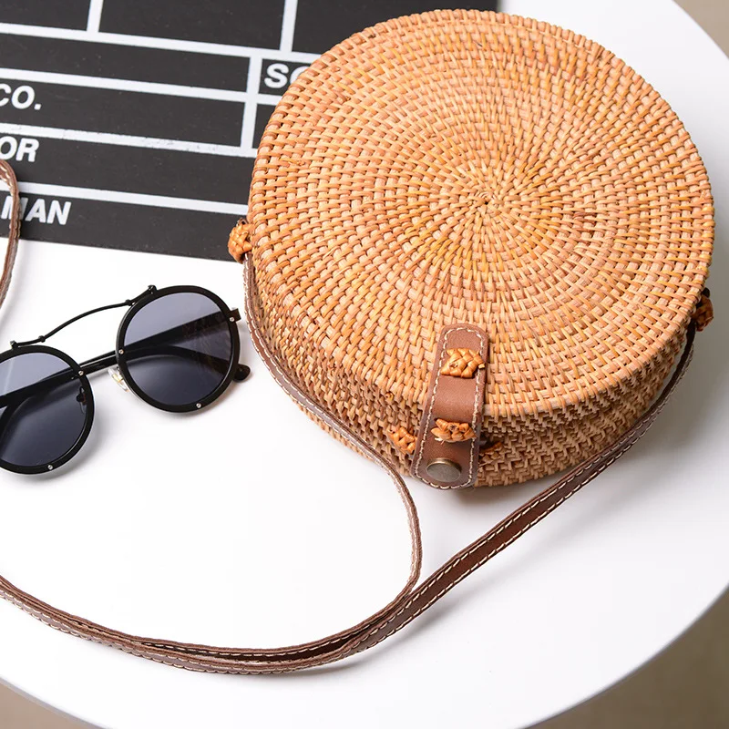 2023 New Bali Vintage Handmade Crossbody Leather Bag Round Beach Bag Girls Circle Rattan Bag Small Bohemian Shoulder Bag Women