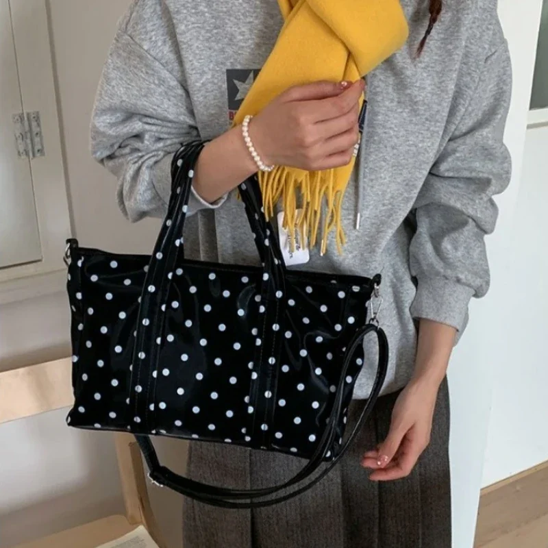 Simple Elegant High-End Diaper Bag A Large Capacity Classic Leather Tote With Letter Logo For Fashionable Women