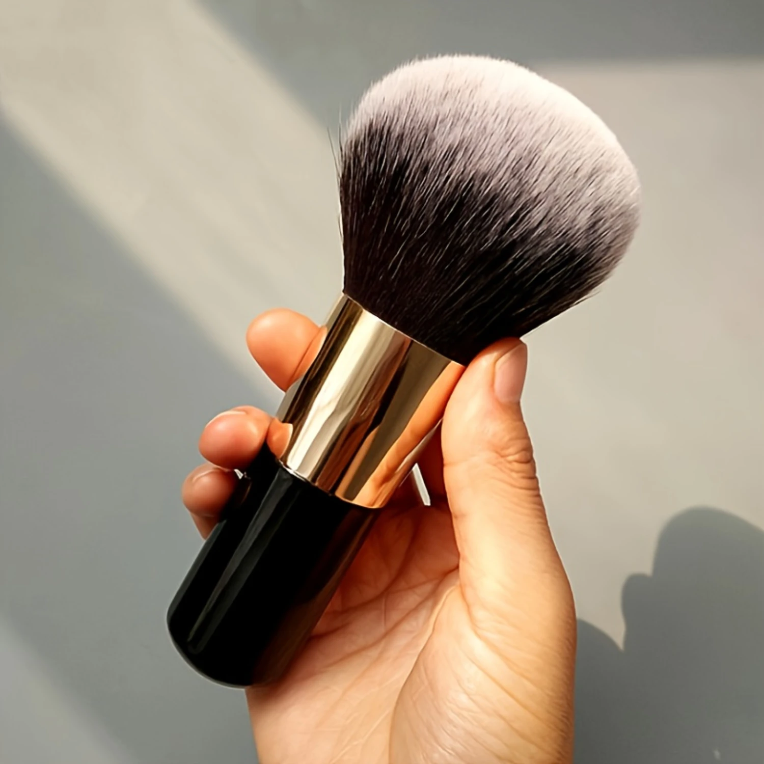 

Powder Brush, Soft Long Hair Blush Large Loose Foundation Brush Wet-Dry Cosmetic Tool Beauty Tool For Beginners