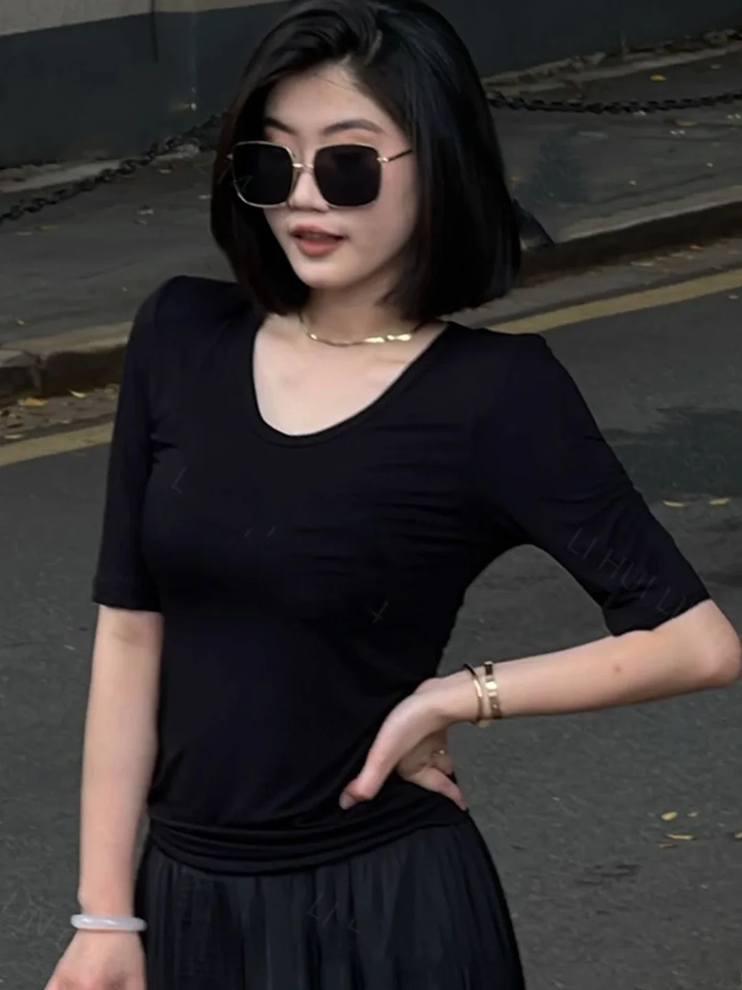 Black V-Neck Short Sleeve T-Shirt Women's Fashion Design Summer Slim Fit Back Hollow out Shoulder Line Korean Style Top