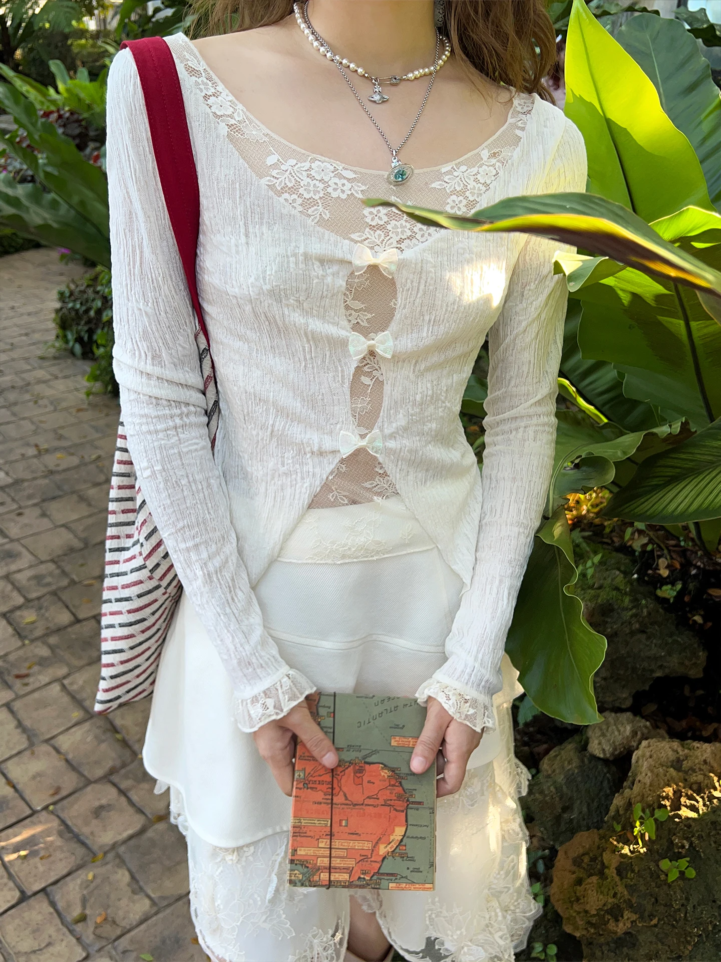 

Retro Knot Decorative Women's Top Lace Trim Slim Fit Inner Wear French Sle Long Sve round Ne Polyester Fiber