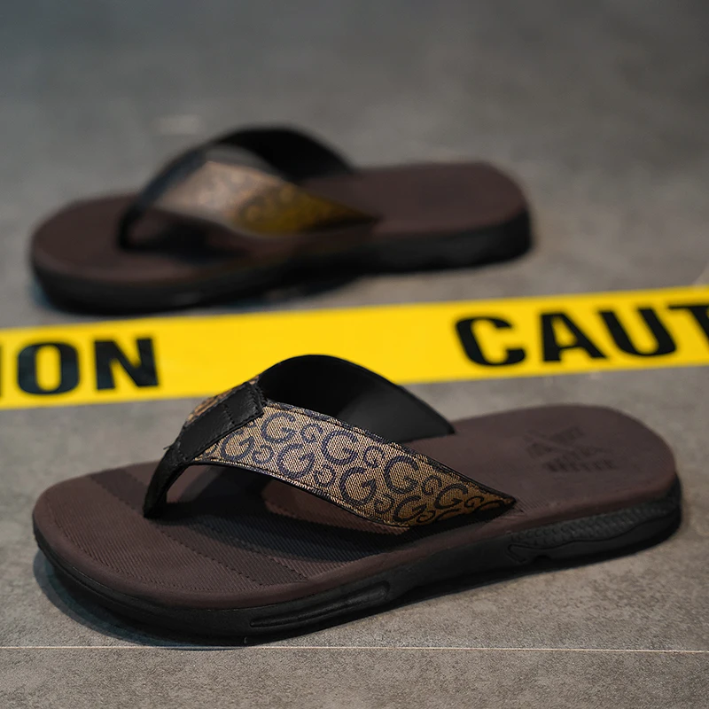 YRZL Sandali da uomo Scivoli estivi con suola morbida Infradito leggere antiscivolo Scarpe da spiaggia casual Pantofole da uomo Comode all'aperto