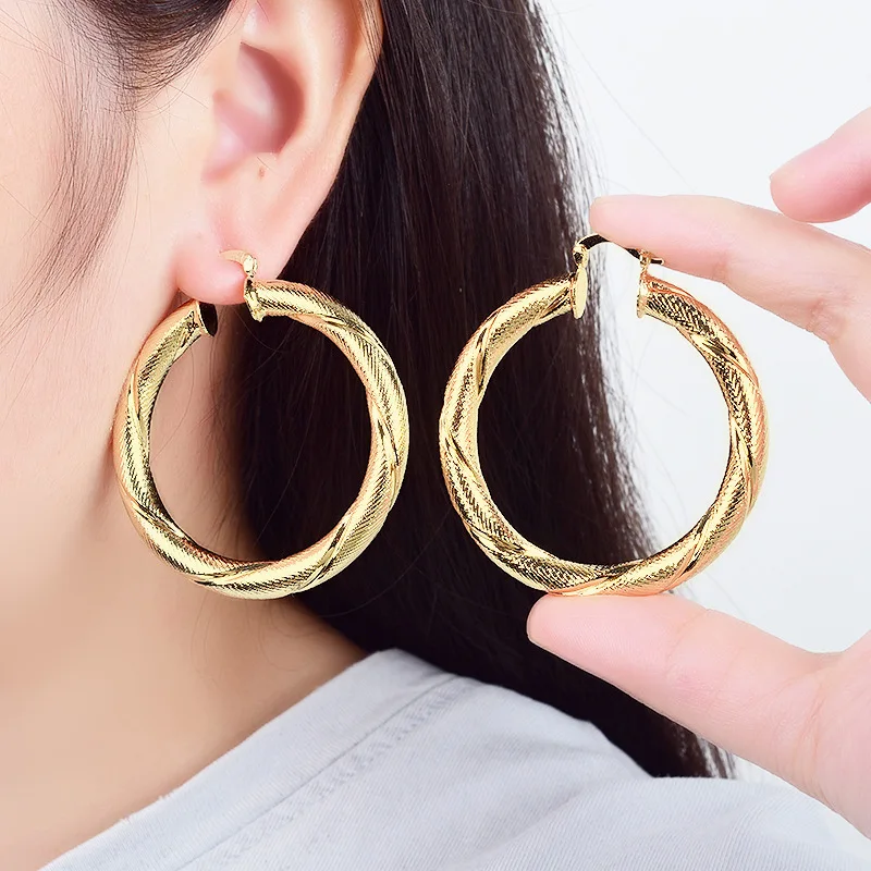 Brincos Clássicos de Cobre Banhados a Ouro 18K em Formato Redondo Torcido, Acessórios de Moda Simples para Mulheres, Presente para Casamento e Festa