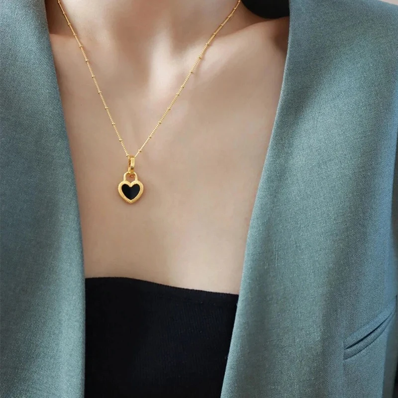 Stainless Steel Heart Black White Pendant Necklace for Women Shell Acrylic Korea Exquisite Fashion Double Side Jewelry gift