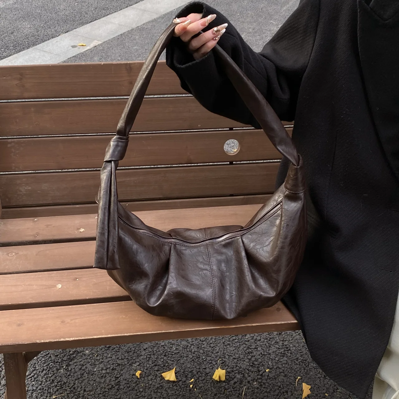 

NEW Large Capacity Hobos Tote Bag Half Moon Crumpled Dumpling Shoulder Bag Ruched Crossbody Bags for Women Designer Luxury Bags