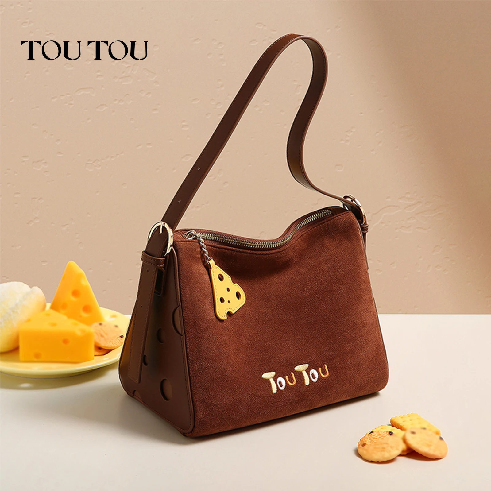

TOUTOU Brown Underarm Bag for Women Cute Pendent Adjustable Shoulder Strap Original Designer Brand Shoulder Handbag Fashion Bag