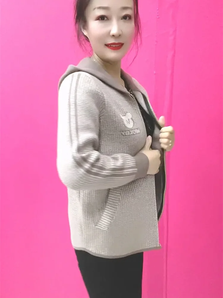 

Осенне-зимнее шерстяное пальто для мам среднего возраста, женское модное корейское пальто свободного кроя на молнии с вышивкой, длинное све