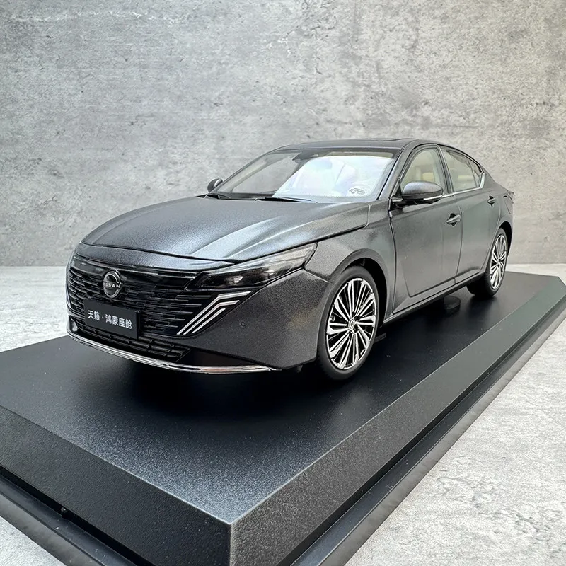 

2026Новый оригинальный Dongfeng Nissan Teana модель автомобиля 2026 Nissan Altima Hongmeng Cockpit 1:18 модель автомобиля из сплава коллекция украшений