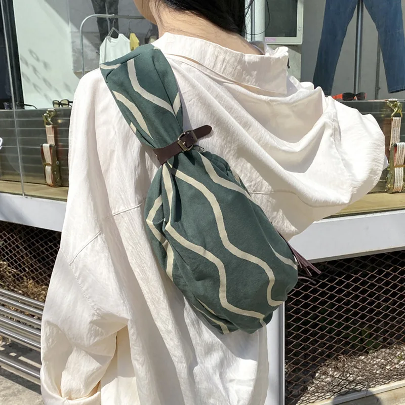 

Ladies Canvas Chest Bag Messenger Bag Summer New Casual Fashion Japanese Messenger Bag Mobile Phone Bag