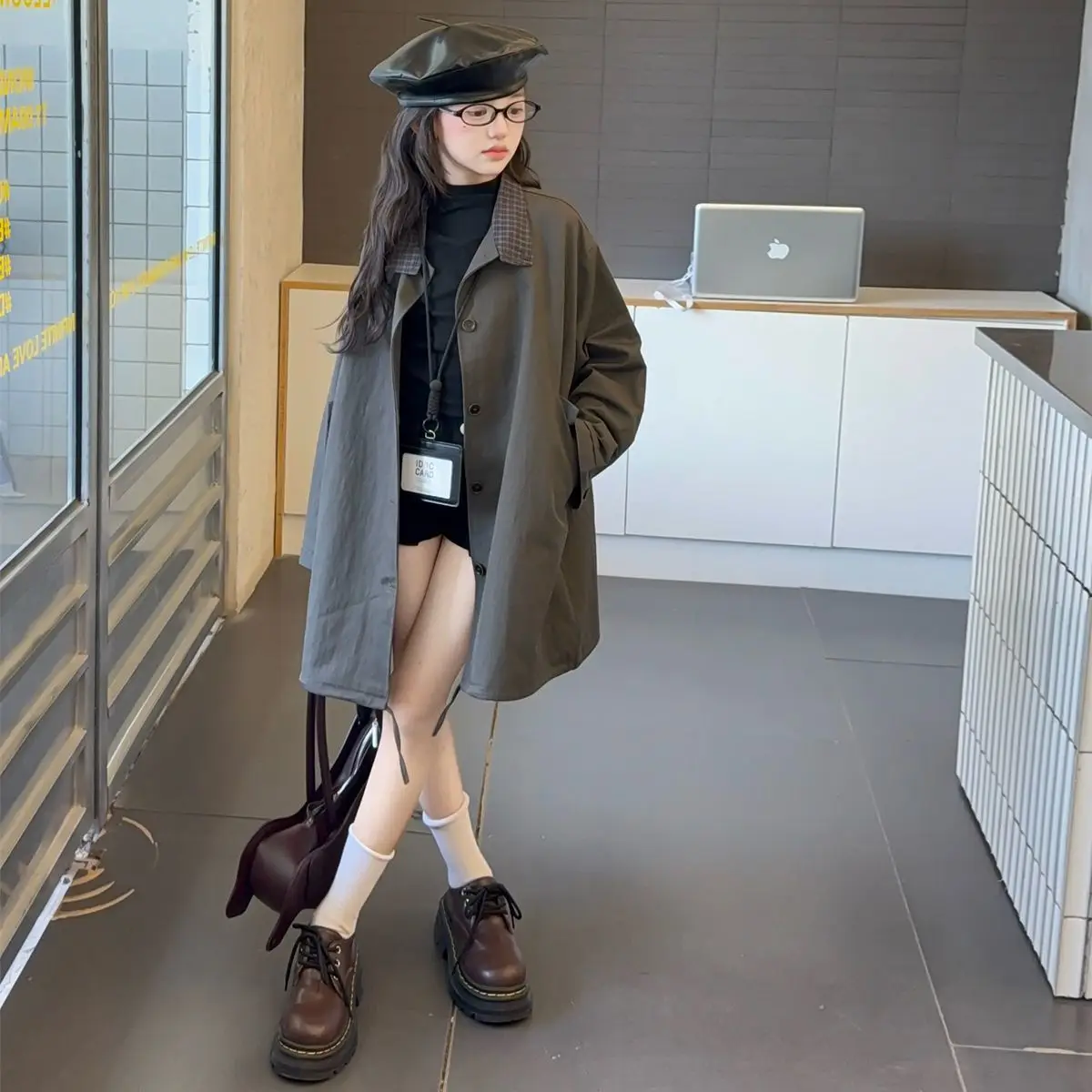 

Новинка 2023 года, корейская ветровка в стиле ретро для девочек, стильная осенняя одежда средней длины для больших детей