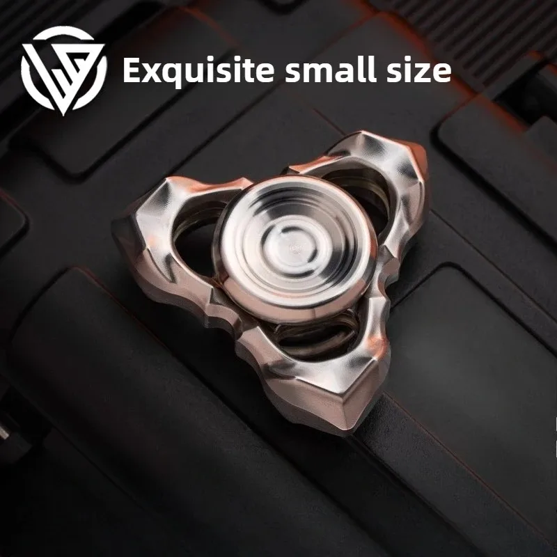 LQEDC Thorns and Mist MINI Mechanical Metal Rotating Three-page Fidget Spinner Decompression Desktop Toy
