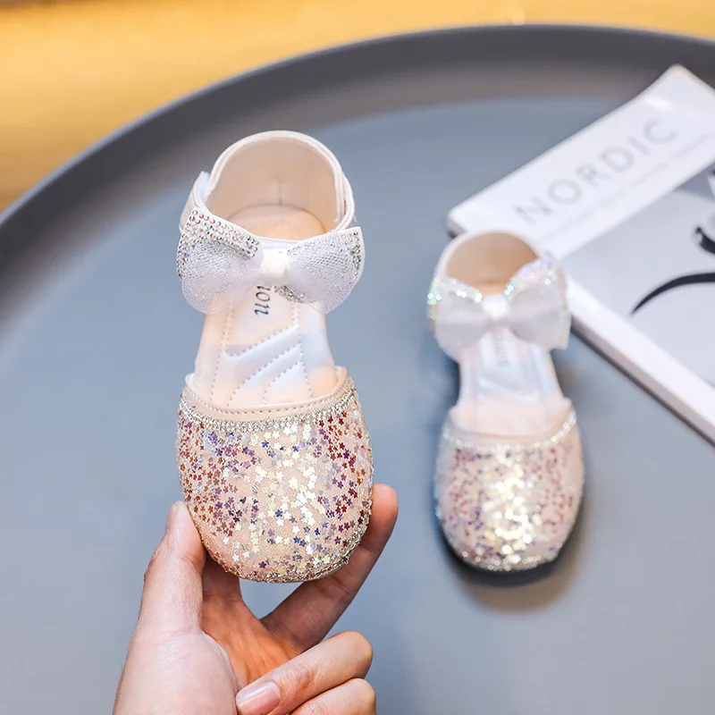 

Sparkly Princess Shoes Versatile Girls Sandals Bow Tie Party Flat Heels Fashion Star Sequined Children Causal Sandals Closed-toe