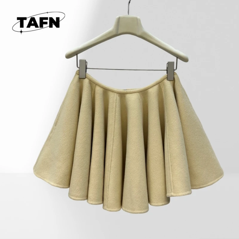 Spódnica damska z wysokim stanem, elastycznym pasem, o kroju litery A, mini, gładka, wygodna na co dzień, model AI1332